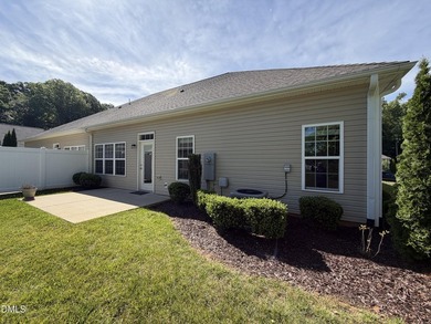 One level ranch, no steps, 2 car garage, quartz countertops - photo 4