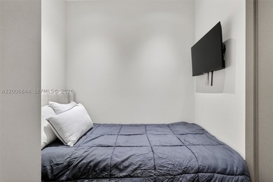 Step into a state-of-the-art, fully reimagined Bellini residence - photo 43
