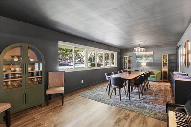 This mid-century modern home in Magnolia Park blends nice - photo 44