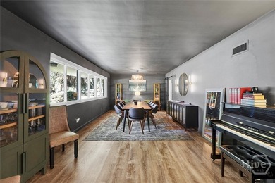 This mid-century modern home in Magnolia Park blends nice - photo 46
