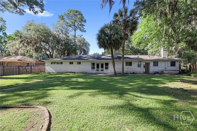 This mid-century modern home in Magnolia Park blends nice - photo 49