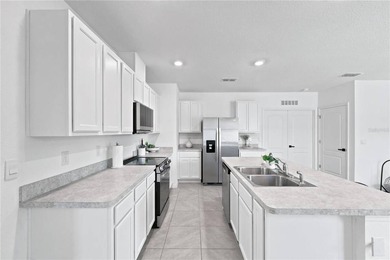 Welcome to this beautifully maintained 3-bedroom, 2-bathroom - photo 3