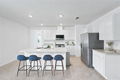 Welcome to this beautifully maintained 3-bedroom, 2-bathroom - photo 5