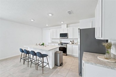 Welcome to this beautifully maintained 3-bedroom, 2-bathroom - photo 6