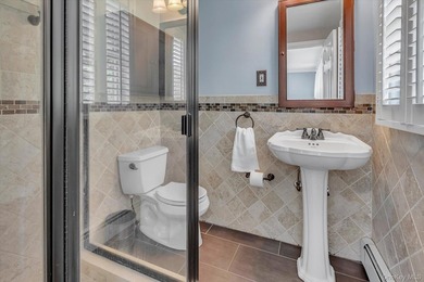 Beautifully updated 4-bedroom, 4-full-bath Expanded Split set on - photo 14