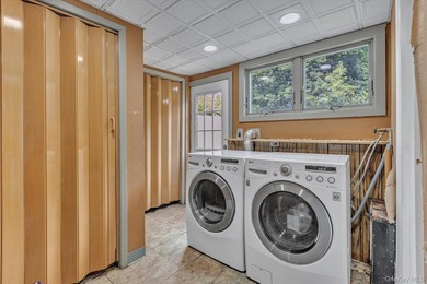 Beautifully updated 4-bedroom, 4-full-bath Expanded Split set on - photo 21