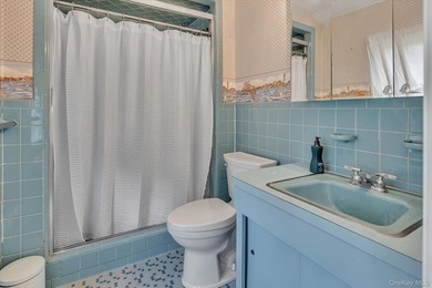 Beautifully updated 4-bedroom, 4-full-bath Expanded Split set on - photo 24