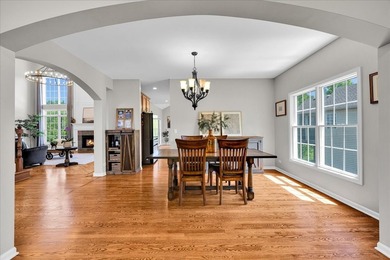 Chic and sophisticated, this picture-perfect brick and - photo 4