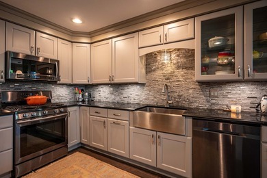 Welcome to Cathedral Rock, a one-of-a-kind lakefront retreat set - photo 19