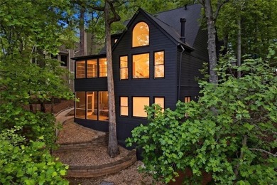 Lakefront living on Lake Arrowhead takes center stage here, with - photo 2
