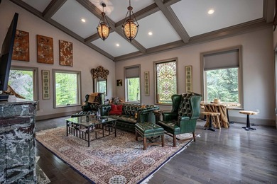 Welcome to Cathedral Rock, a one-of-a-kind lakefront retreat set - photo 24