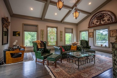 Welcome to Cathedral Rock, a one-of-a-kind lakefront retreat set - photo 28