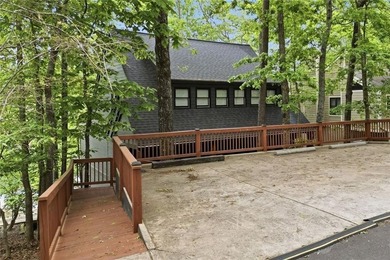 Lakefront living on Lake Arrowhead takes center stage here, with - photo 8