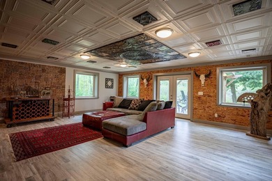 Welcome to Cathedral Rock, a one-of-a-kind lakefront retreat set - photo 47
