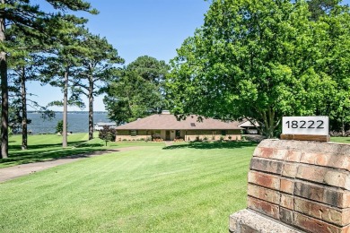 Stunning waterfront home on Lake Palestine!  - Lake Home For Sale in Flint, Texas
