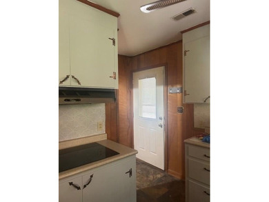 Charming 3 bedroom, 2 bath house with lots of space, right - photo 13