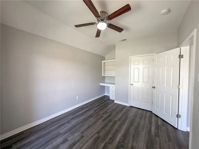 Welcome to 100 Lone Oak in Portland, Texas - a beautifully - photo 16