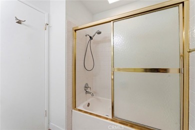 NEWLY REFRESHED END-UNIT IN LOMITA PINES | LIGHT, BRIGHT & - photo 32