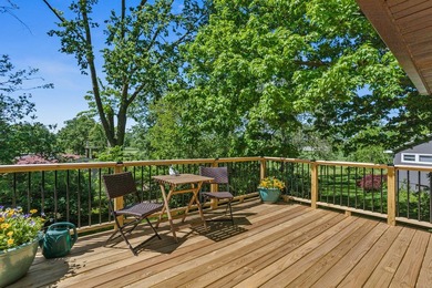 Mid Century sprawling home offers so many spaces to entertain - photo 4