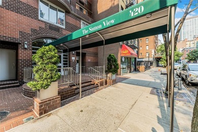 Bright, South-Facing Junior One-Bedroom in Prime Sutton Place - photo 5