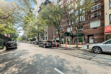 Bright, South-Facing Junior One-Bedroom in Prime Sutton Place - photo 6