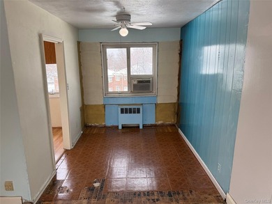 Garden-style 2-bedroom co-op located on a beautiful tree-lined - photo 3