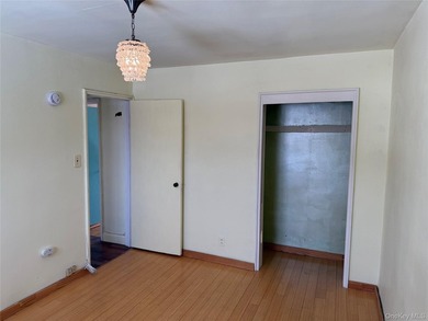 Garden-style 2-bedroom co-op located on a beautiful tree-lined - photo 10