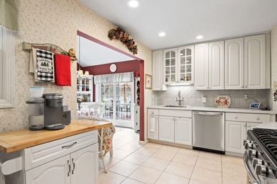 Stunning 4-BR, 2-Bath expanded Cape in the heart of Massapequa - photo 11