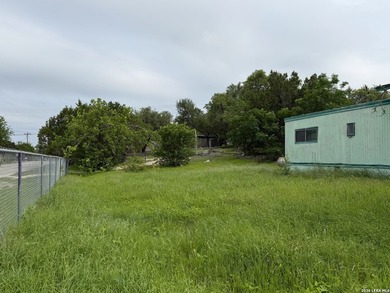 Investor Special with endless potential! This property is being - photo 1