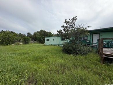 Investor Special with endless potential! This property is being - photo 3