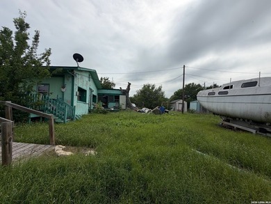 Investor Special with endless potential! This property is being - photo 5