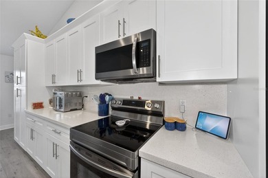 CALLING ALL FLORIDIANS! With just over 2400 square feet under - photo 16