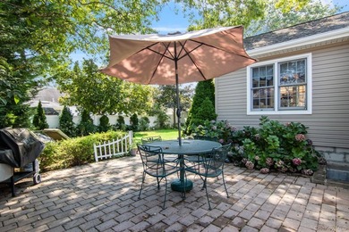 Stunning 4-BR, 2-Bath expanded Cape in the heart of Massapequa - photo 22