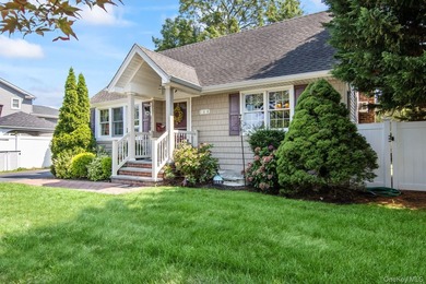 Stunning 4-BR, 2-Bath expanded Cape in the heart of Massapequa - photo 29