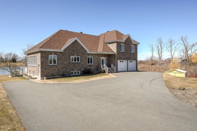 Lake Home For Sale in Saint-Ours,