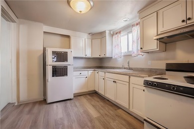 Opportunity knocks! Spacious duplex featuring two 3-bedroom - photo 3