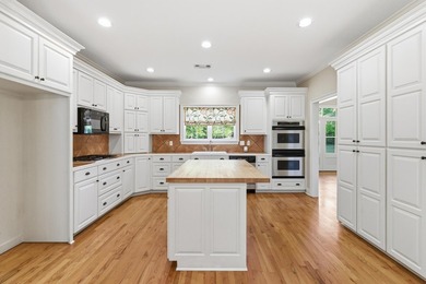Stunning, custom built home located in a hidden gem of a - photo 14