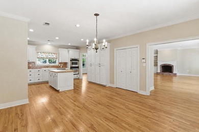 Stunning, custom built home located in a hidden gem of a - photo 21