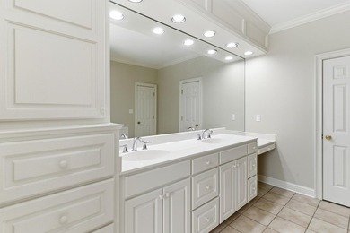 Stunning, custom built home located in a hidden gem of a - photo 29