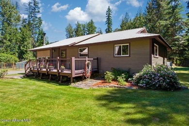 Charming and beautifully maintained home on 1.5 acres in the - photo 3