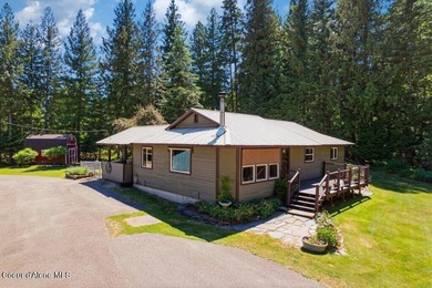 Charming and beautifully maintained home on 1.5 acres in the - photo 4