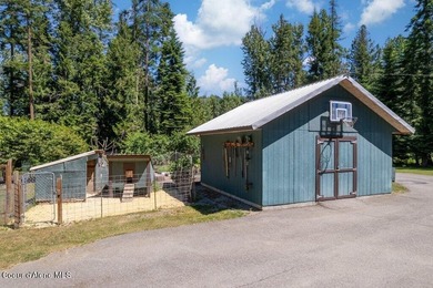 Charming and beautifully maintained home on 1.5 acres in the - photo 5
