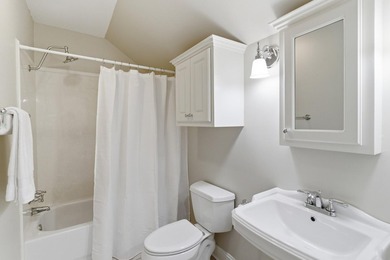 Stunning, custom built home located in a hidden gem of a - photo 44