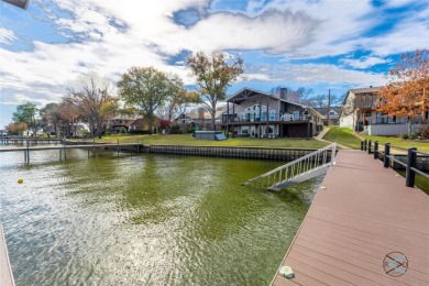 Exceptional Water Depth, Perfect Getaway, Cedar Creek Lake - Lake Home For Sale in Mabank, Texas