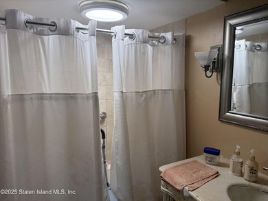 Welcome to this spacious 3-bedroom home offering multiple levels - photo 14