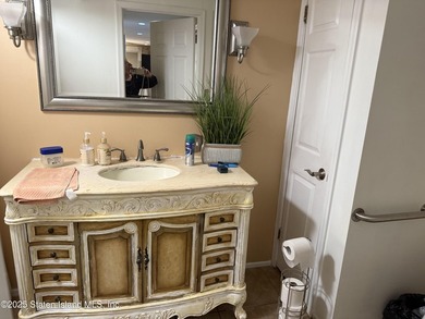 Welcome to this spacious 3-bedroom home offering multiple levels - photo 15