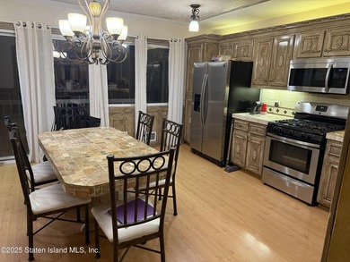 Welcome to this spacious 3-bedroom home offering multiple levels - photo 18