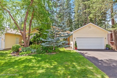 SINGLE-LEVEL TOWNHOME WITH COUNTRY CLUB AMENITIES! Enjoy - photo 2