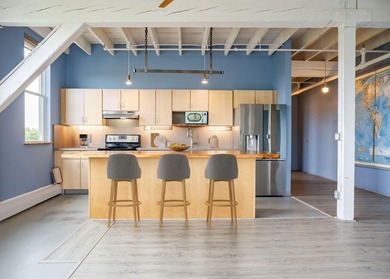 Welcome to the highly desirable Park Street Condominium - photo 4