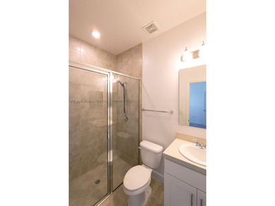 Welcome to this beautiful home in Torino with 4 Bedrooms, 3 - photo 34
